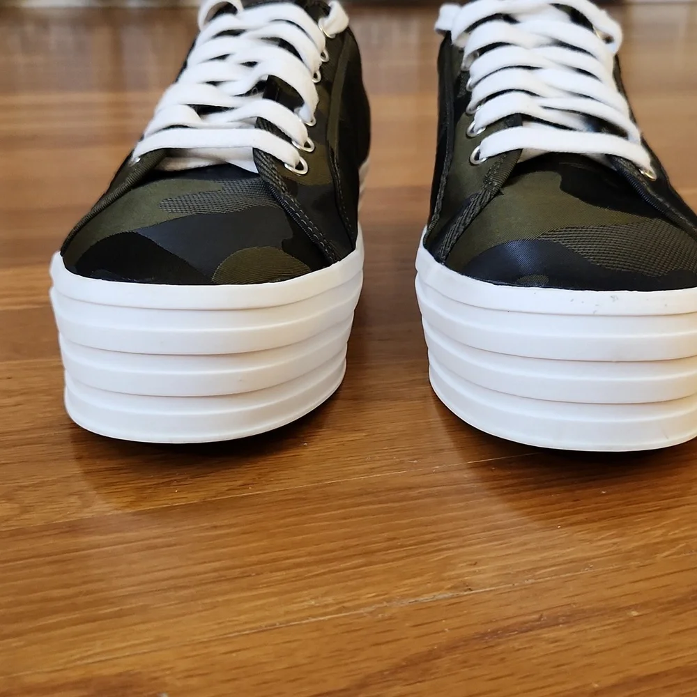 Gianni Bini Green Camo Platform Sneakers